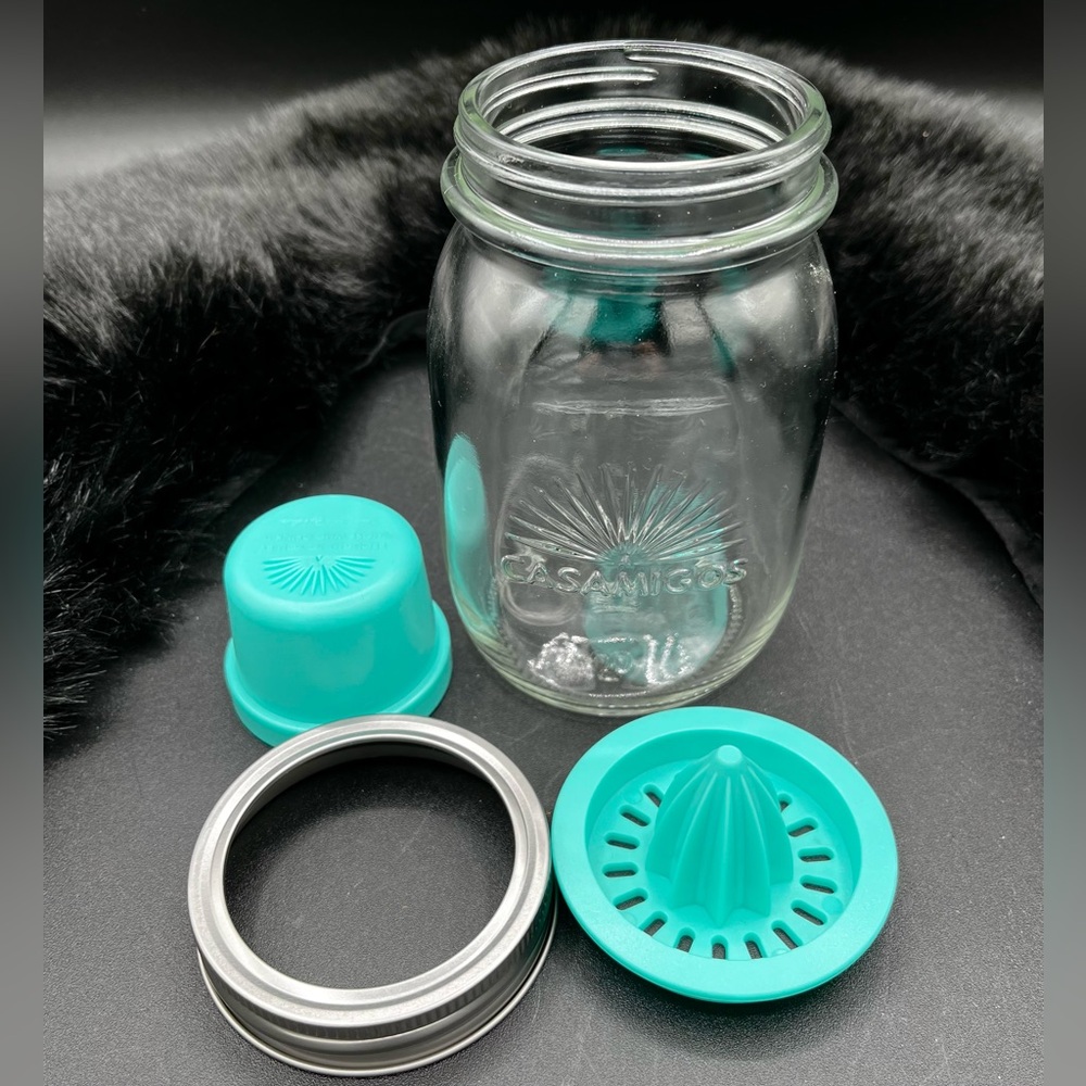 Casamigos Tequila Citrus Squeezer Juicer Hand Press w/ Glass Measuring Cup *New